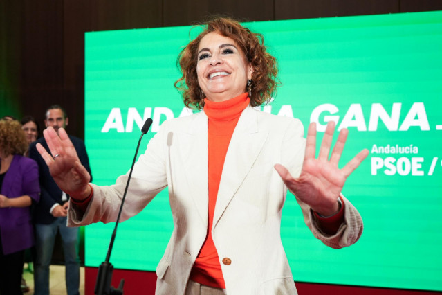 La vicepresidenta primera del Gobierno, ministra de Hacienda y vicesecretaria general del PSOE, María Jesús Montero interviene en un acto con militantes en Sevilla. (Foto de archivo).