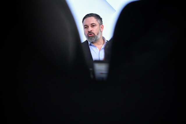El líder de VOX, Santiago Abascal, durante una rueda de prensa posterior al Comité de Dirección del partido, a 13 de enero de 2025, en Madrid (España).
