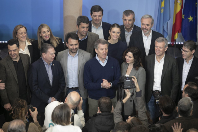 Foto de familia durante la clausura del acto de presentación de la 'Declaración de Asturias', en el Hotel de la Reconquista, a 12 de enero de 2025, en Oviedo, Asturias (España).