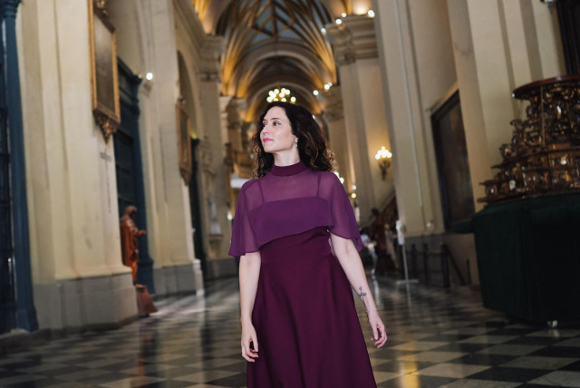 La presidenta de la Comunidad de Madrid, Isabel Díaz Ayuso, participa en la Misa y Te Deum en la Catedral de Lima, a 18 de enero de 2025, en Lima (Perú).