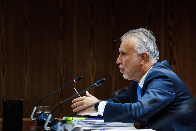 Archivo - El ministro de Política Territorial y Memoria Democrática, Ángel Víctor Torres, comparece en la Comisión de Investigación por el ‘caso Koldo’, en el Senado, a 28 de noviembre de 2024, en Madrid (España).