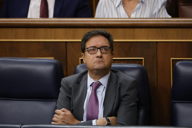 Archivo - El ministro para la Transformación Digital, Óscar López, en el Congreso de los Diputados, a 18 de septiembre de 2024, en Madrid (España).