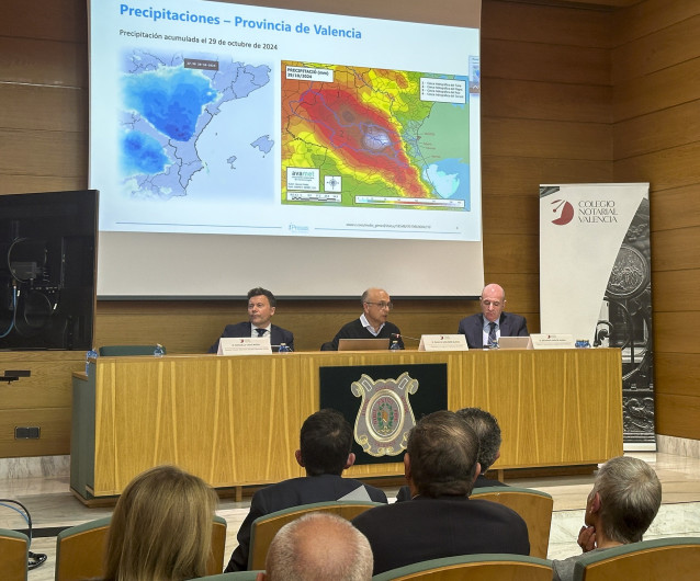 El Colegio Notarial de Valencia reúne a vecinos y empresarios afectados por la DANA en una jornada informativa sobre la gestión de ayudas y medidas fiscales, tras cumplirse tres meses de la catástrofe