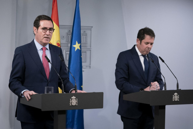 Archivo - El presidente de la CEOE, Antonio Garamendi (i), y el presidente de Cepyme y vicepresidente de la CEOE, Gerardo Cuerva.