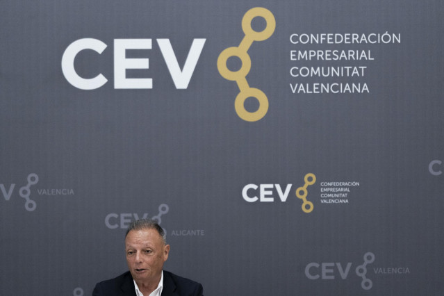 Archivo - El presidente de la Confederación Empresarial de la Comunitat Valenciana (CEV), Salvador Navarro, durante una entrevista para Europa Press, a 25 de julio de 2024, en Valencia, Comunidad Valenciana (España).