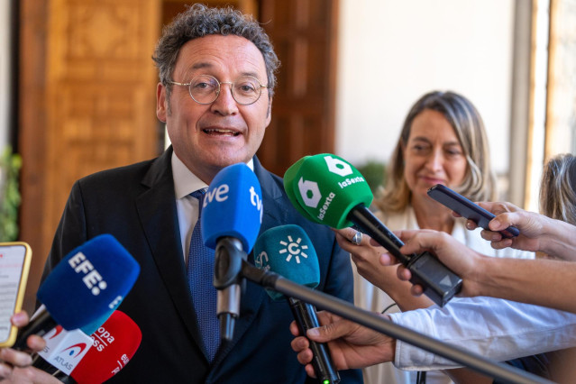 Archivo - El fiscal general del Estado, Álvaro García Ortiz atiende a los medios de comunicación, a 9 de septiembre de 2024, en Granada, Andalucía, (España).