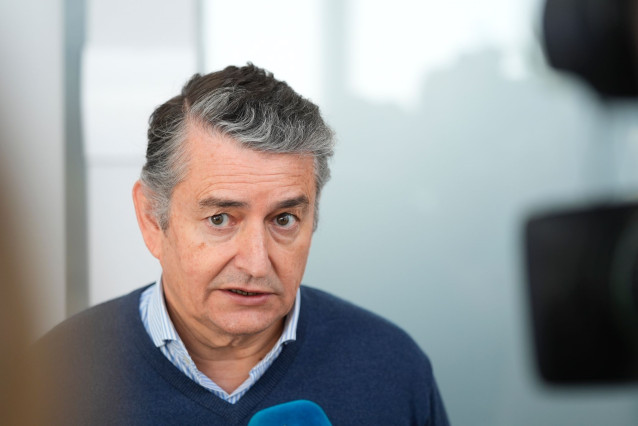 El consejero de la Presidencia, Antonio Sanz, este miércoles en declaraciones a los medios de comunicación en Los Palacios (Sevilla).