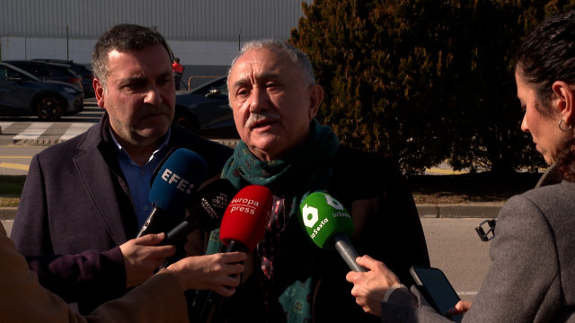 El secretario general de UGT, Pepe Álvarez, atiende a los medios durante su visita a la Casa Seat de Martorell (Barcelona)