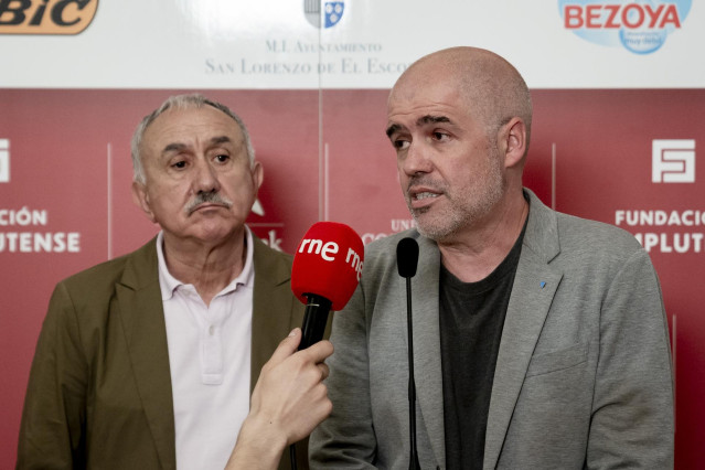 Archivo - El secretario general de UGT, Pepe Álvarez (i) y el secretario general de CCOO, Unai Sordo (d).