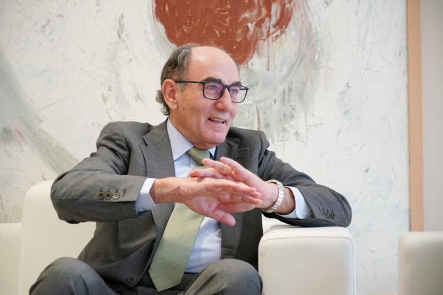 Archivo - El presidente de Iberdrola, Ignacio Sánchez Galán, durante su reunión con el Lehendakari, Iñigo Urkullu, en Lehendakaritza, a 19 de diciembre de 2022, en Vitoria-Gasteiz, Álava, País Vasco (España).