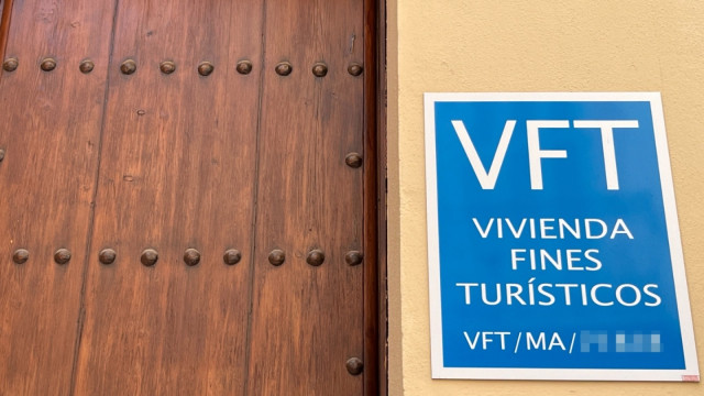 Archivo - Imagen de recurso de la puerta de una vivienda turística