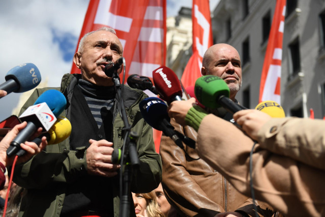 Archivo - El secretario general de UGT, Pepe Álvarez, y el de CCOO, Unai Sordo.