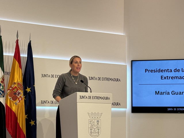La presidenta de la Junta de Extremadura, María Guardiola, en rueda de prensa