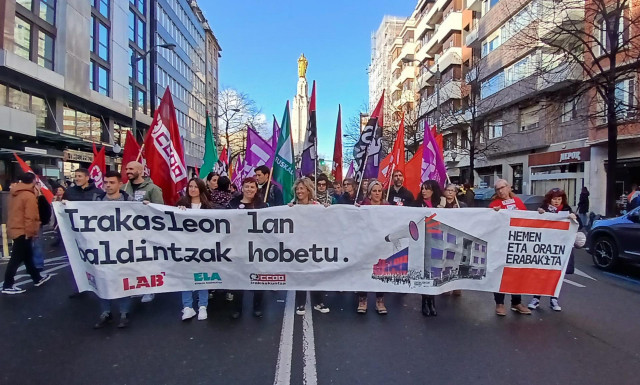 Manifestación del profesorado de la escuela pública vasca en Bilbao en la segunda jornada de huelga