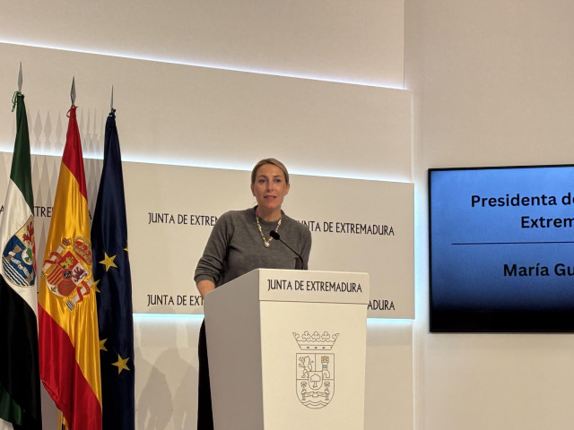 La presidenta de la Junta de Extremadura, María Guardiola, en rueda de prensa tras Consejo de Gobierno extraordinario