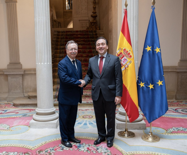 El ministro de Asuntos Exteriores, Unión Europea y Cooperación, José Manuel Albares, y el presidente de Ceuta, Juan Jesús Vivas