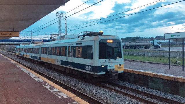 Archivo - Tren de cercanías