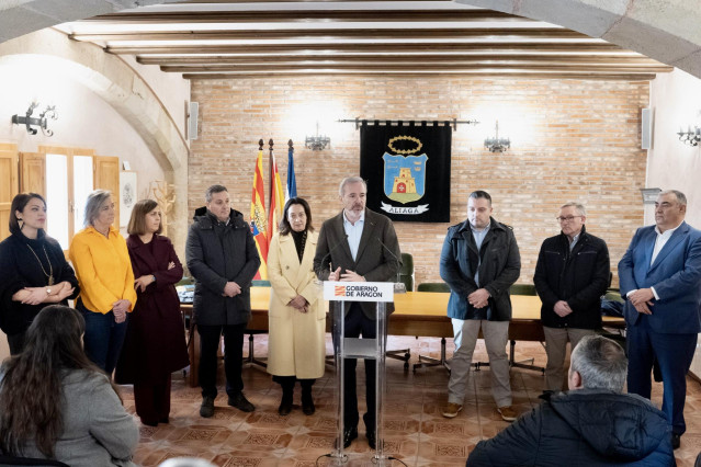 El presidente del Gobierno de Aragón, Jorge Azcón, durante su visita a Cuencas Mineras.