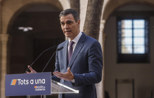 El presidente del Gobierno, Pedro Sánchez, interviene tras una reunión con agentes sociales, en la Delegación del Gobierno en la Comunidad Valenciana