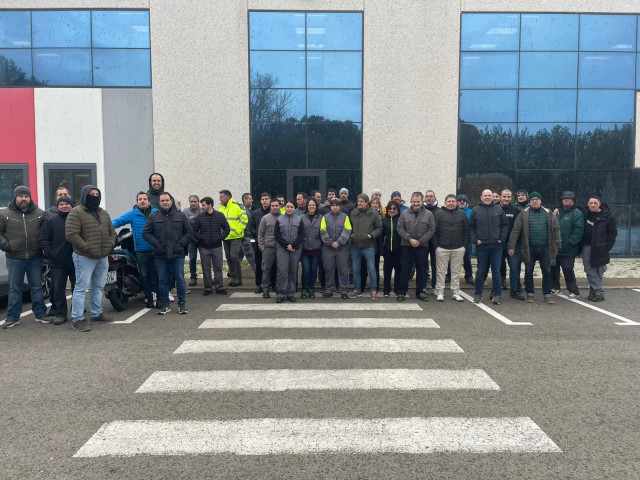 Concentración de trabajadores de Nano Automotive.