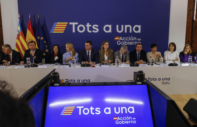 El presidente del Gobierno, Pedro Sánchez, y los ministros, durante la Comisión Interministerial sobre la DANA