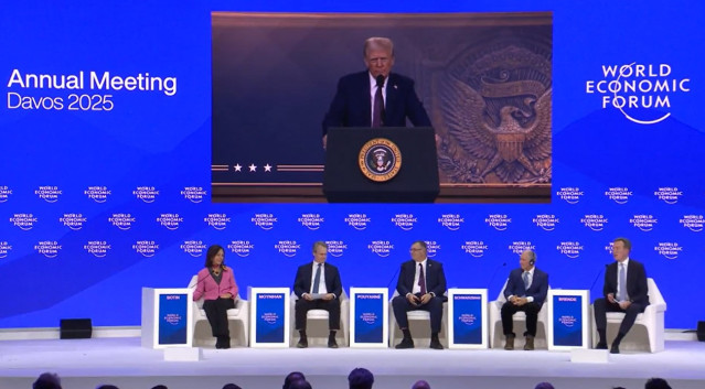 La presidenta de Banco Santander, Ana Botín, durante un panel con el presidente de Estados Unidos, Donald Trump, en la edición de 2025 del Foro Económico Mundial (WEF) que se celebra en Davos (Suiza).