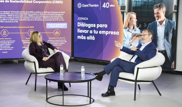 La socia de Auditoría y directora de Práctica Profesional, Gemma Soligó, y el socio de Auditoría y socio responsable de Assurance no Financiero, Sergi Puig-Serra, durante su intervención.
