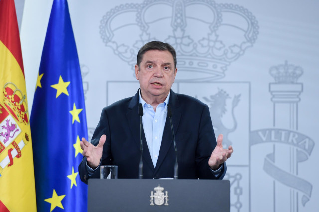 Archivo - El ministro de Agricultura, Pesca y Alimentación, Luis Planas