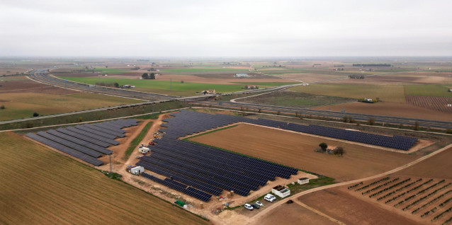 Archivo - Economía.- Ingenostrum y Triodos firman una financiación de 20 millones para construir una decena de plantas solares