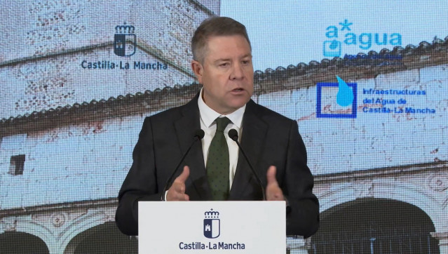 Emiliano García-Page durante la inauguración de la nueva depuradora de Villanueva de la Torre, Guadalajara.