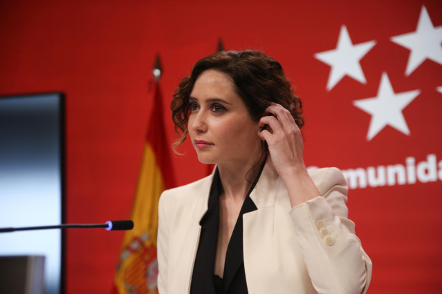Archivo - La presidenta de la Comunidad de Madrid, Isabel Díaz Ayuso, en una rueda de prensa en la Real Casa de Correos, a 17 de febrero de 2022, en Madrid (España).