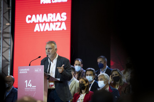 Archivo - El secretario general del PSOE de Canarias, Ángel Víctor Torres, en la inauguración del 14º Congreso Regional del PSOE de Canarias, a 20 de noviembre de 2021