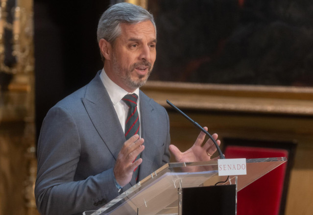 Archivo - El diputado del PP Juan Bravo durante una rueda de prensa, en el Senado, a 4 de diciembre de 2024, en Madrid (España).