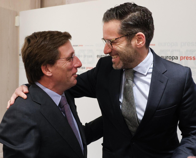 El alcalde de Madrid, José Luis Martínez-Almeida, y el portavoz nacional del Partido Popular, Borja Sémper, durante un Desayuno Madrid de Europa Press, en el Hotel Hyatt Regency Hesperia, a 27 de enero de 2025, en Madrid (España).