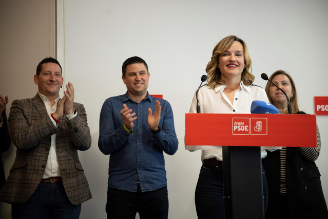 La portavoz del Gobierno y ministra de Educación, Pilar Alegría, durante una rueda de prensa, en la sede del PSOE de Aragón, a 24 de enero de 2025, en Zaragoza, Aragón (España).
