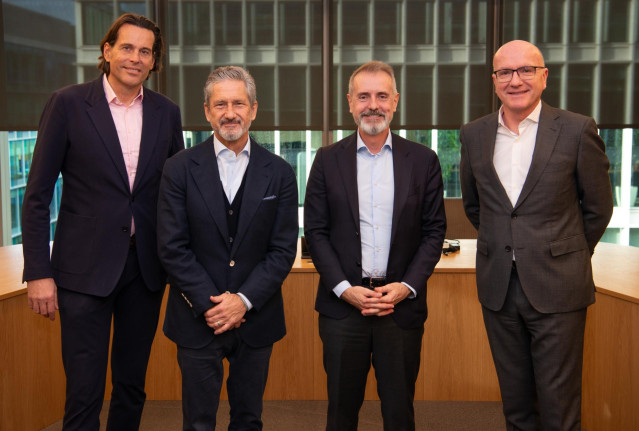 Archivo - De izquierda a derecha: el CEO de VMO2, Lutz Schüler, el CEO de Liberty Global, Mike Fries, el presidente ejecutivo de Telefónica, Marc Murtra, y el CEO de Telefónica, Ángel Vilá, en la reunión mantenida este lunes, 27 de enero, en Londres (Rein