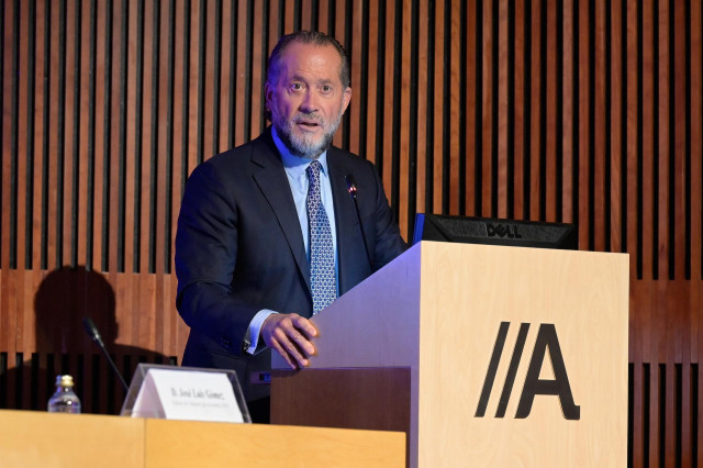 Archivo - El presidente de Abanca, Juan Carlos Escotet, interviene durante la inauguración del Foro Económico de Galicia, en el Auditorio Sede Afundación, a 16 de septiembre de 2024, en A Coruña, Galicia (España).