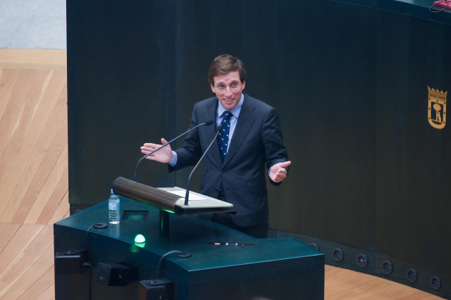 El alcalde de Madrid, José Luis Martínez Almeida, durante una sesión ordinaria del pleno municipal, en el Palacio de Cibeles