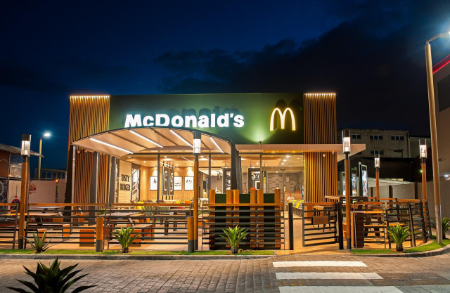 Archivo - Local de McDonald's