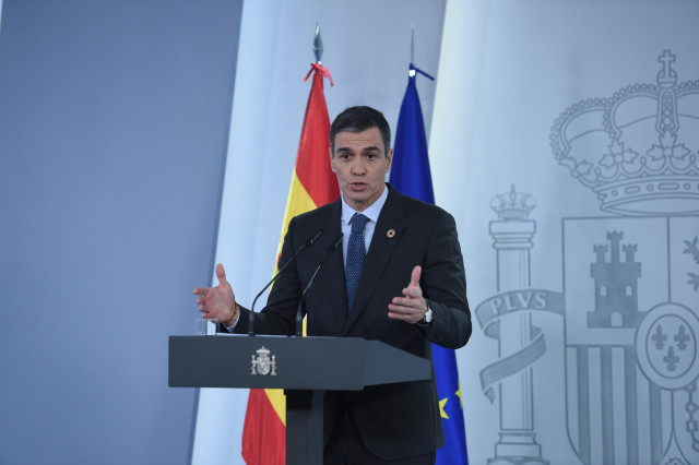 El presidente del Gobierno, Pedro Sánchez, durante una rueda de prensa tras el Consejo de Ministros, en el Complejo de la Moncloa, a 28 de enero de 2025, en Madrid (España).