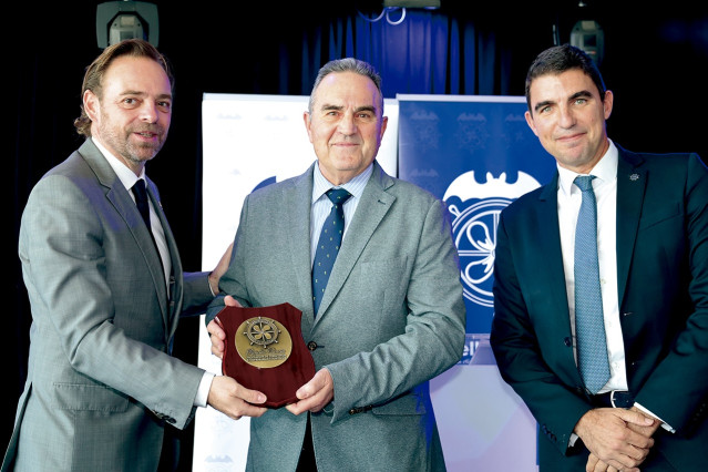 El vicepresidente segundo y conseller para la Recuperación Económica y Social de la Generalitat, Francisco José Gan Pampols; Alfredo Soler, presidente de Propeller Valencia; y Jorge Selma Illueca, secretario de Propeller Valencia.