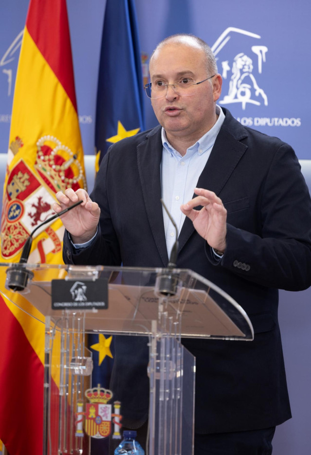 El portavoz del PP en el Congreso, Miguel Tellado, durante una rueda de prensa, en el Congreso de los Diputados, a 30 de diciembre de 2024, en Madrid (España).