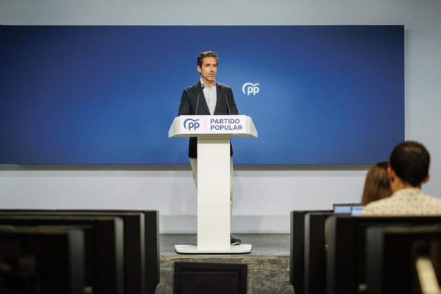 Archivo - El portavoz del PP, Borja Sémper, durante una rueda de prensa posterior a la reunión del Comité de Dirección del PP, en la sede de la calle Génova, a 26 de agosto de 2024, en Madrid (España).
