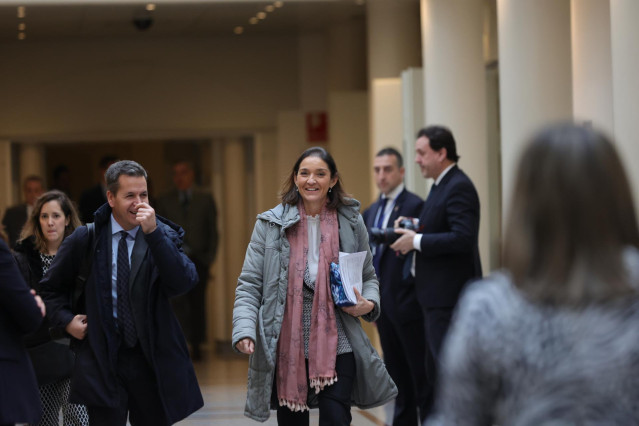 Archivo - La ministra de Industria, Comercio y Turismo, Reyes Maroto, a su llegada a una sesión de control al Gobierno en el Senado, a 21 de diciembre de 2022, en Madrid (España).  El presidente del Gobierno, Pedro Sánchez, y el líder del PP, Alberto Núñe