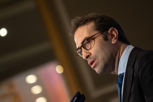 El ministro de Economía, Comercio y Empresa, Carlos Cuerpo, interviene durante un desayuno informativo organizado por Fórum Europa, en el Hotel Mandarin Oriental Ritz, a 29 de enero de 2025, en Madrid (España).