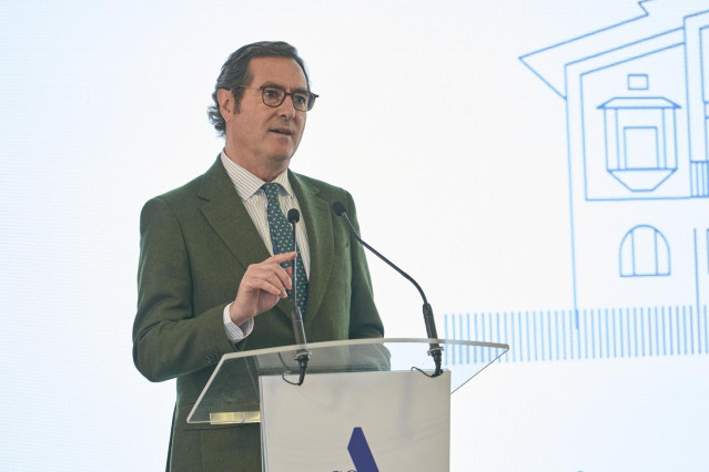 Archivo - El presidente de CEOE, Antonio Garamendi, en una imagen de archivo