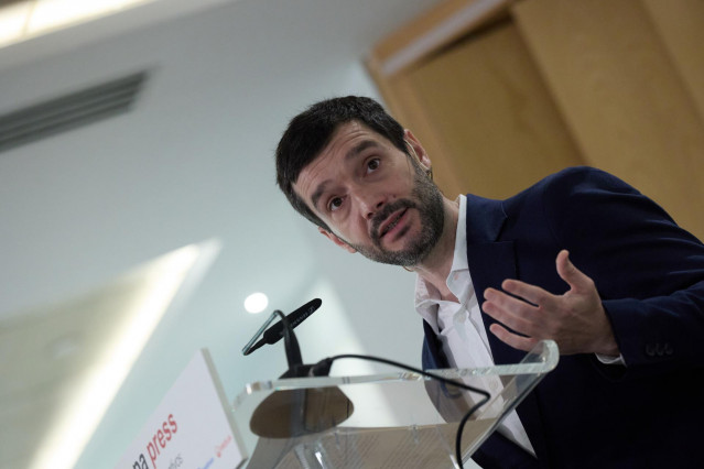 Archivo - El ministro de Derechos Sociales y Agenda 2030, Pablo Bustinduy