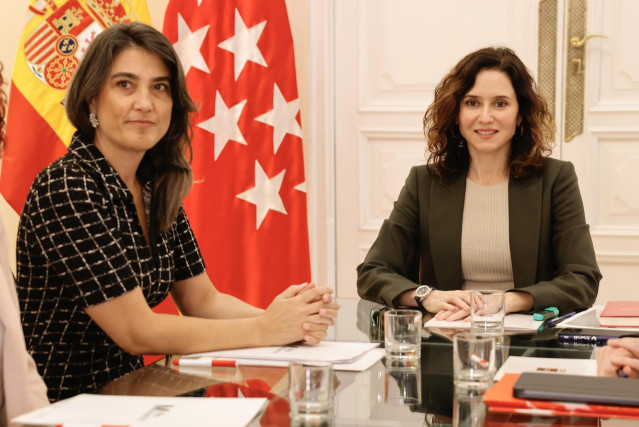 La presidenta de la Comunidad, Isabel Díaz Ayuso, se reúne con la portavoz de Más Madrid, Manuela Bergerot.