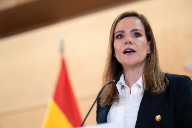 La portavoz de Vox en la Asamblea de Madrid, Isabel Pérez Moñino-Aranda, ofrece una rueda de prensa, tras reunirse con la presidenta de la Comunidad de Madrid, Isabel Díaz Ayuso, durante una ronda de reuniones con los grupos parlamentarios en la Asamblea