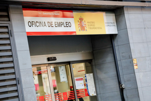 Archivo - Fachada de la Sepe de Acacias, a 2 de diciembre de 2022, en Madrid (España). La contratación cae un 29,5%, pero los indefinidos se duplican y suponen el 43,2% del total. El número de parados registrados en las oficinas de los servicios públicos